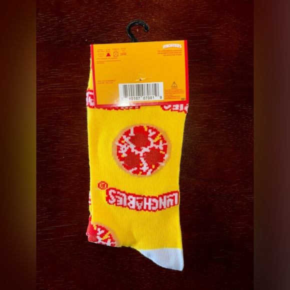 LUNCHABLES NOVELTY CREW SOCKS NWT MEN’S SHOE SIZE 6-12 - Picture 2 of 2